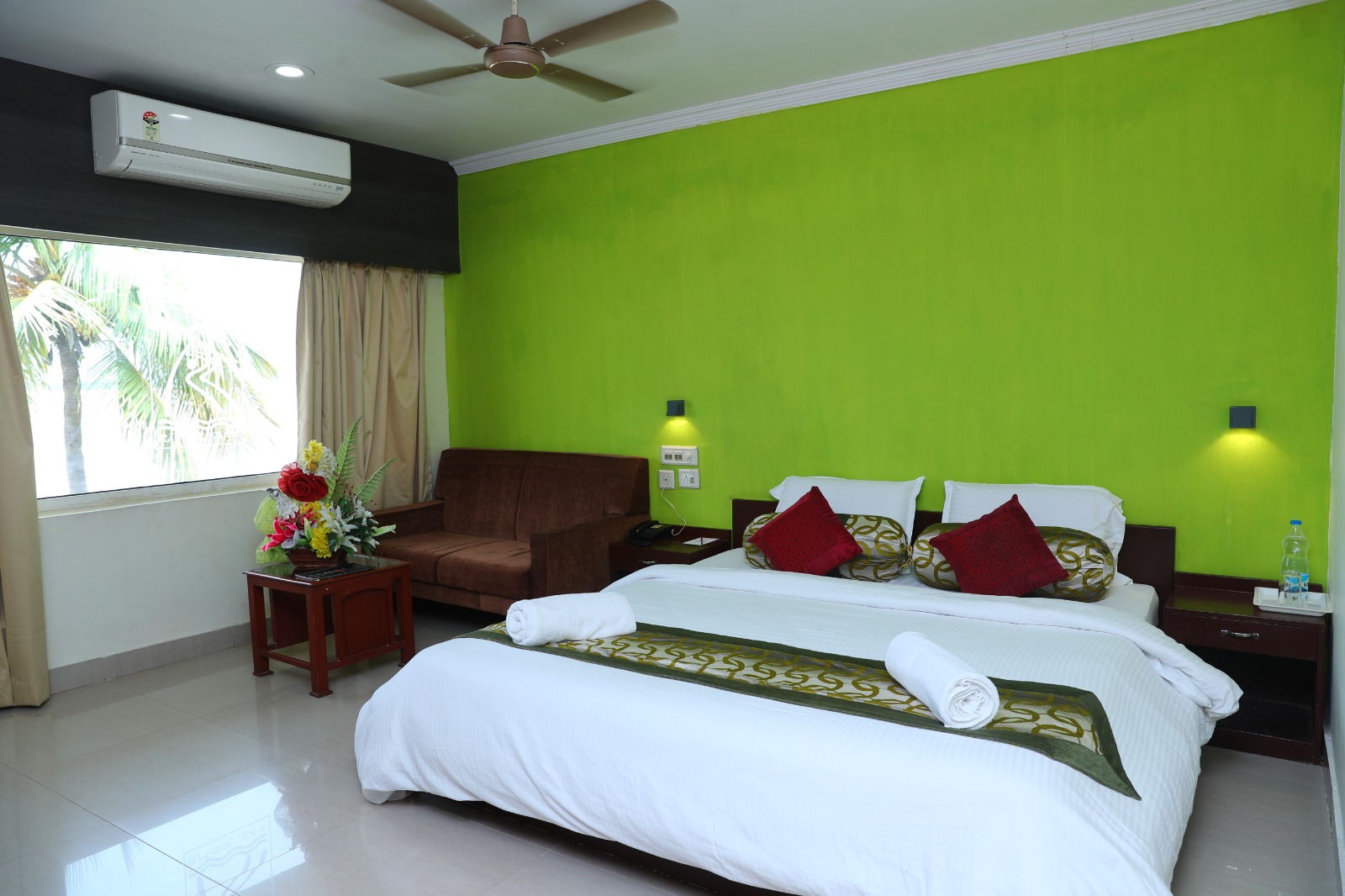 Riverfront Suite room at River Bay Resorts